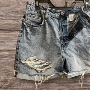 H&M &DENIM Women’s 12 Distressed Mom Denim Shorts Ultra High Waist, Medium Blue